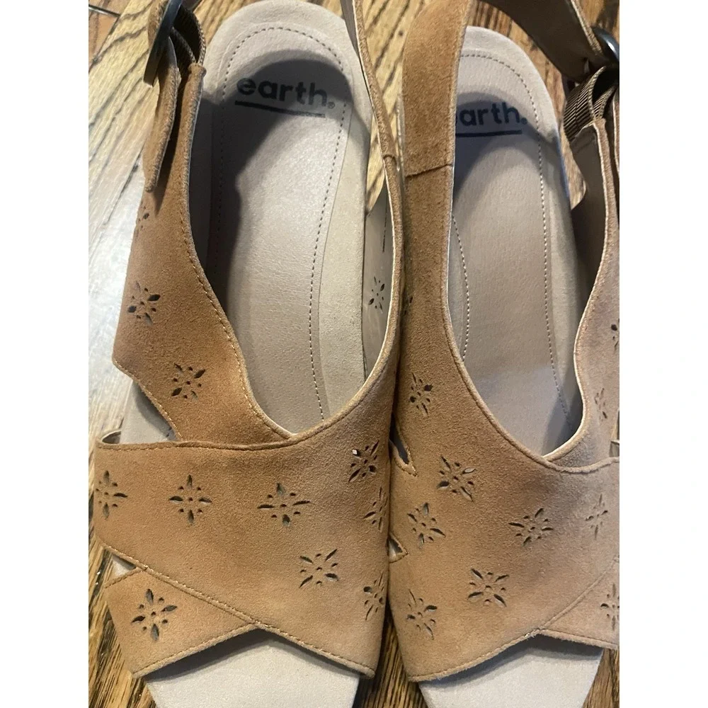 Earth Shoes Tan‎ Suede Perforated Wedge Slingback Sandals Women 8